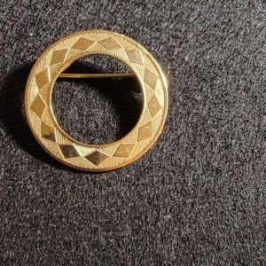 Gold Tone Round Brooch With Diamond Pattern